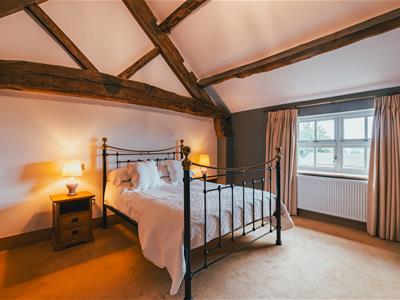 Master Bedroom (South Barn)